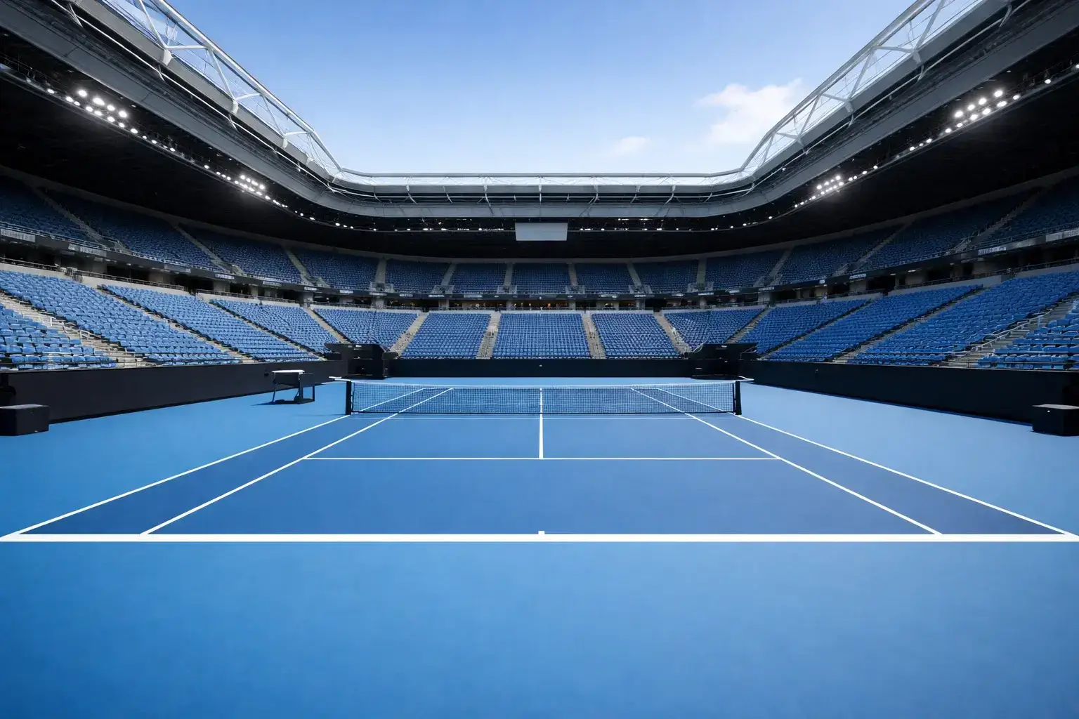 Blauer Hartplatz der Australian Open mit Rod Laver Arena im Hintergrund